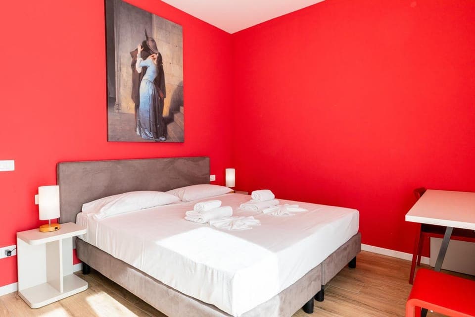 Bed, Photo of the whole room, Bedroom, towels