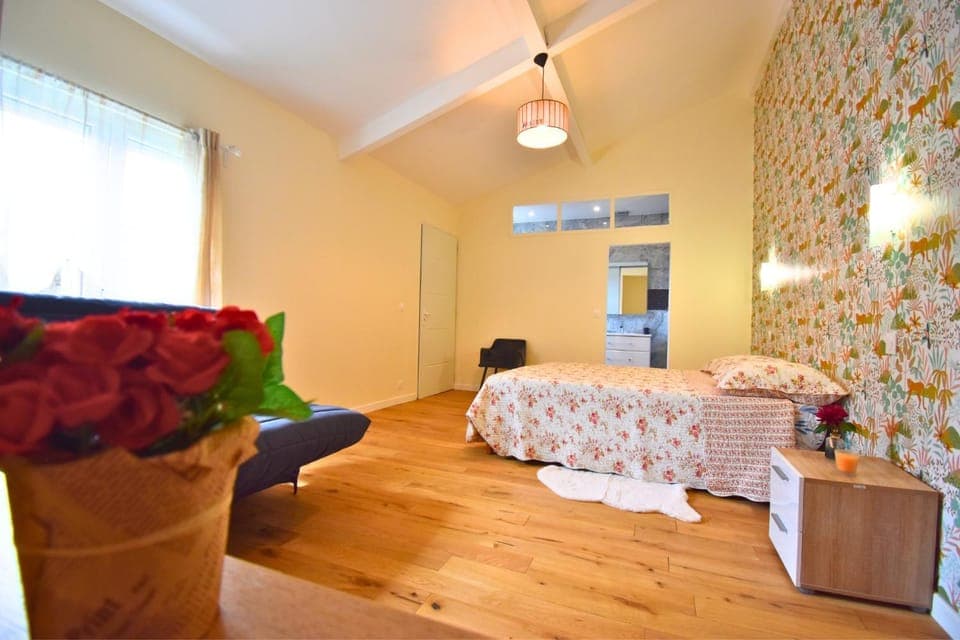 Bed, Photo of the whole room, Bedroom