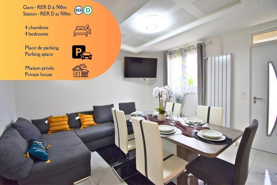 Communal lounge/ TV room, TV and multimedia, Living room, Dining area