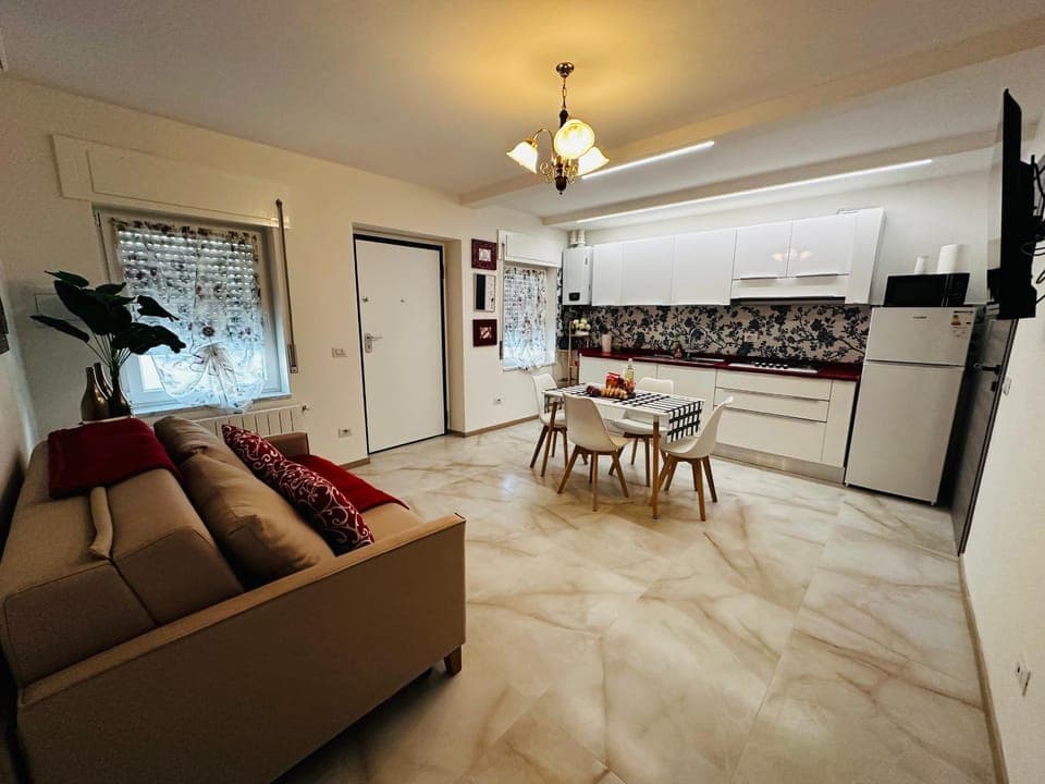 TV and multimedia, Kitchen or kitchenette, Living room, Dining area, microwave