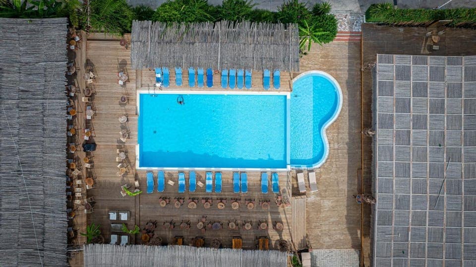 Day, Swimming pool, sunbed