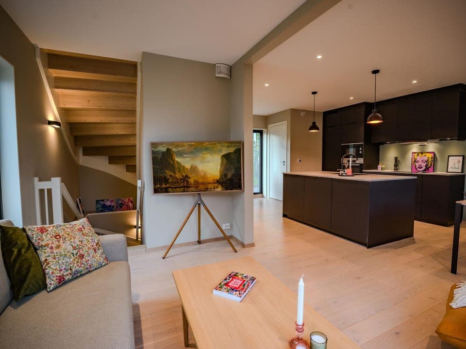 TV and multimedia, Kitchen or kitchenette, Living room, Seating area