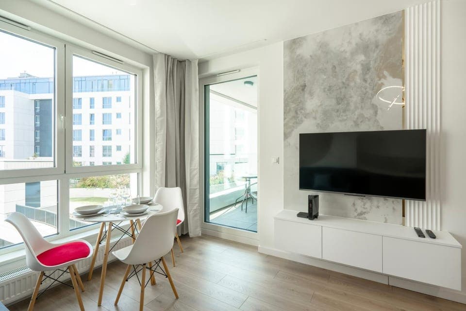 Communal lounge/ TV room, TV and multimedia, Living room, Seating area, Dining area