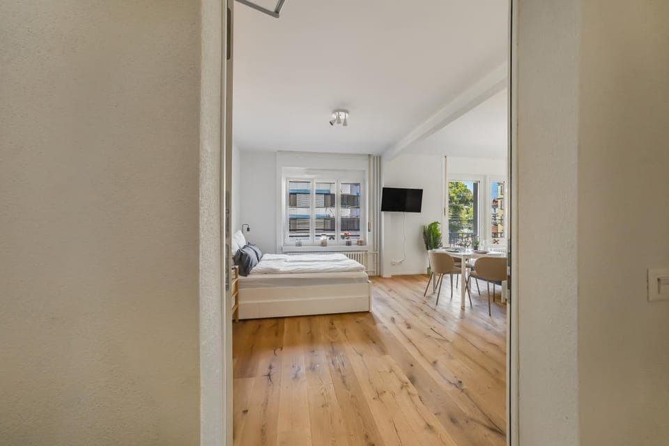 Bed, TV and multimedia, Kitchen or kitchenette, Photo of the whole room, Bedroom
