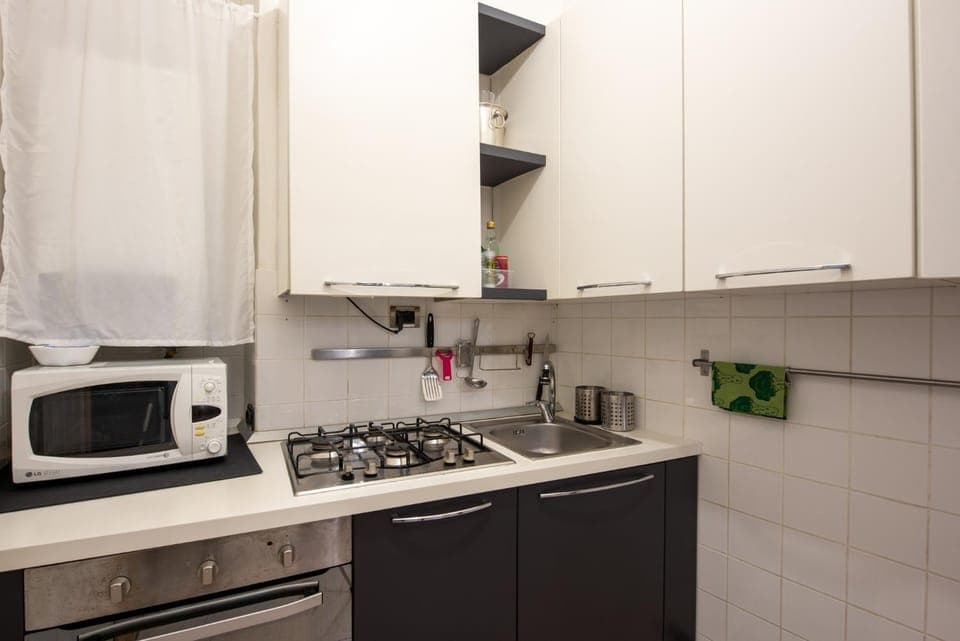 Kitchen or kitchenette, microwave, kitchen