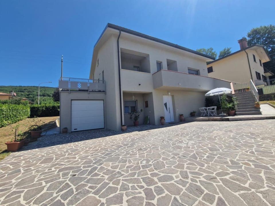 Property building, Natural landscape, Garden, View (from property/room), Floor plan, Parking, acessibility