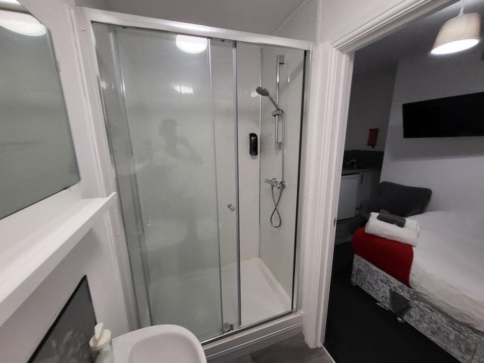 Shower, Bed, Bathroom, Photo of the whole room, Bedroom