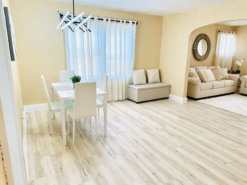 Living room, Dining area