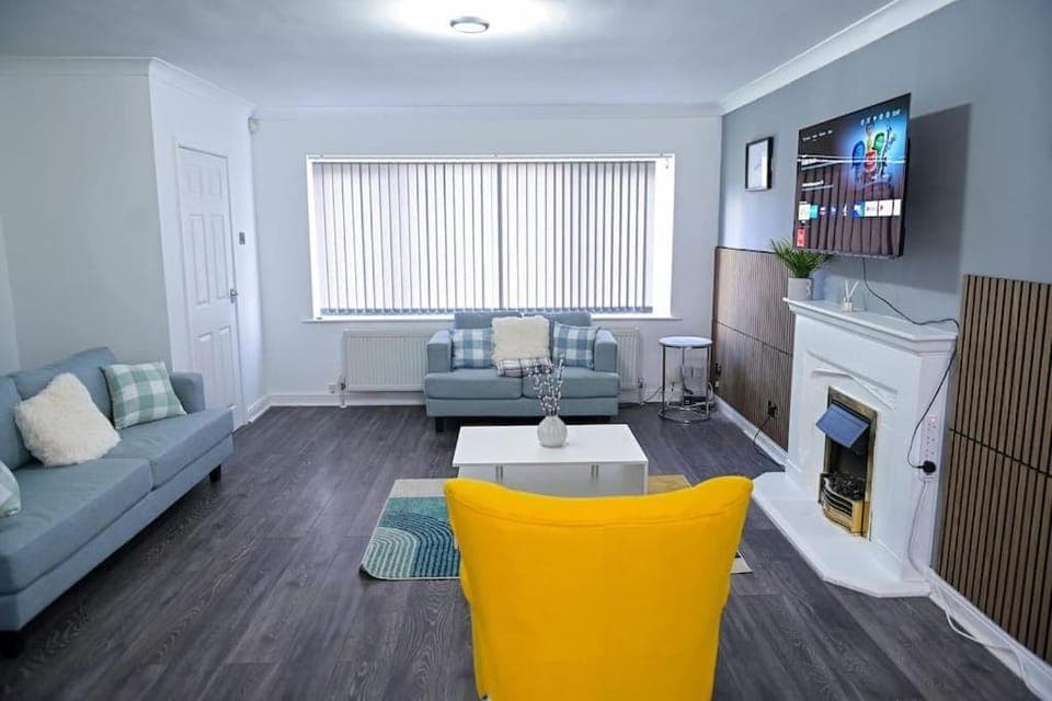 TV and multimedia, Living room, Seating area