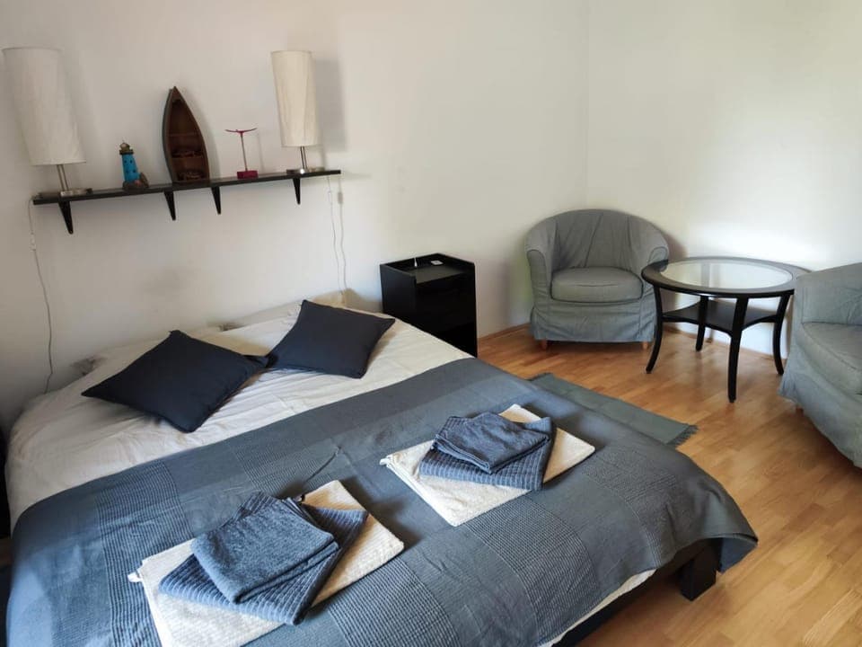 Bed, Seating area, Bedroom