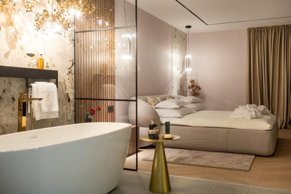 Bed, Bedroom, Bath