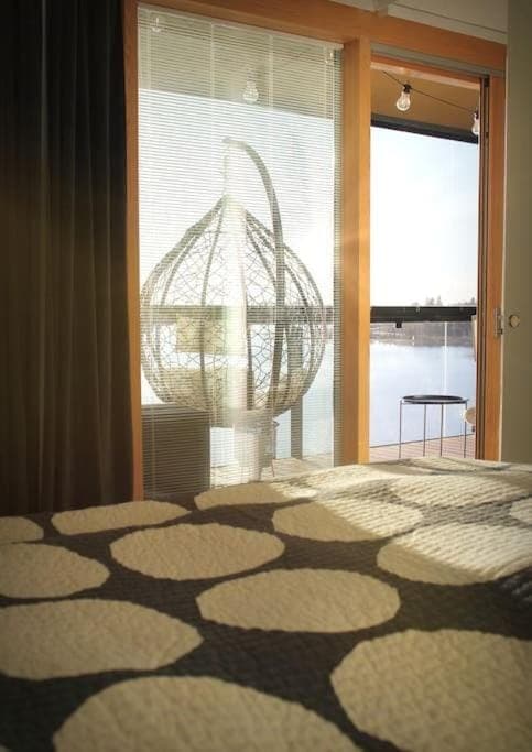 Bed, Lake view