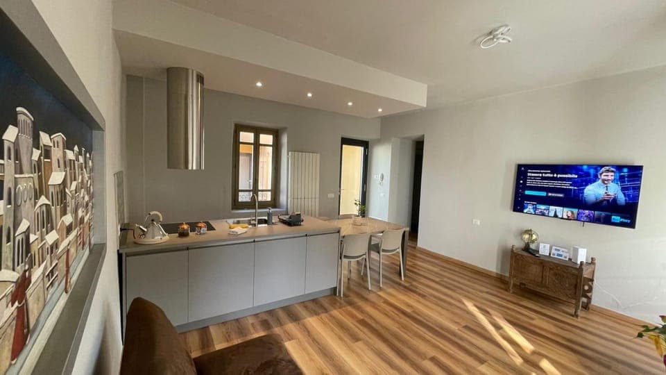 TV and multimedia, Kitchen or kitchenette, Living room, kitchen