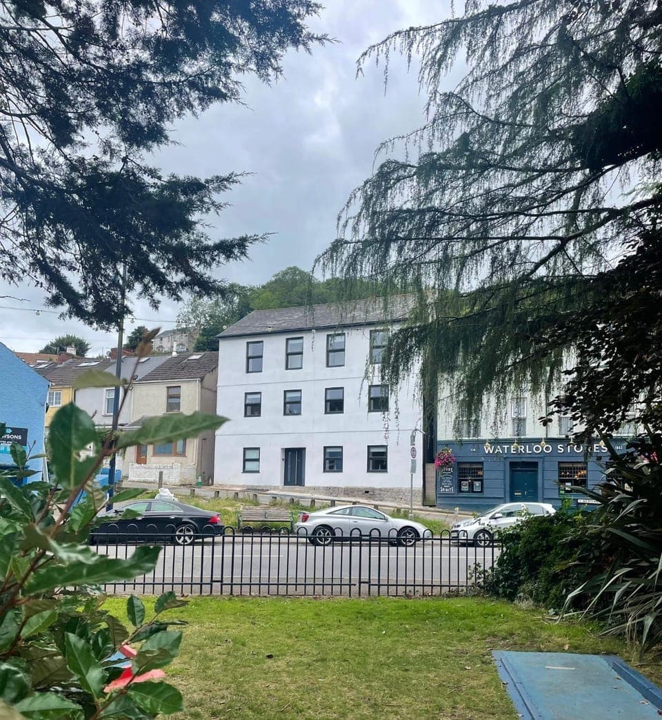 Property building, Day, Location