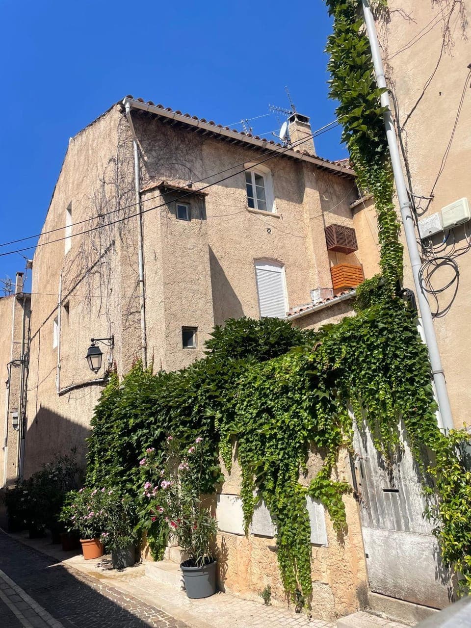 Property building, Facade/entrance