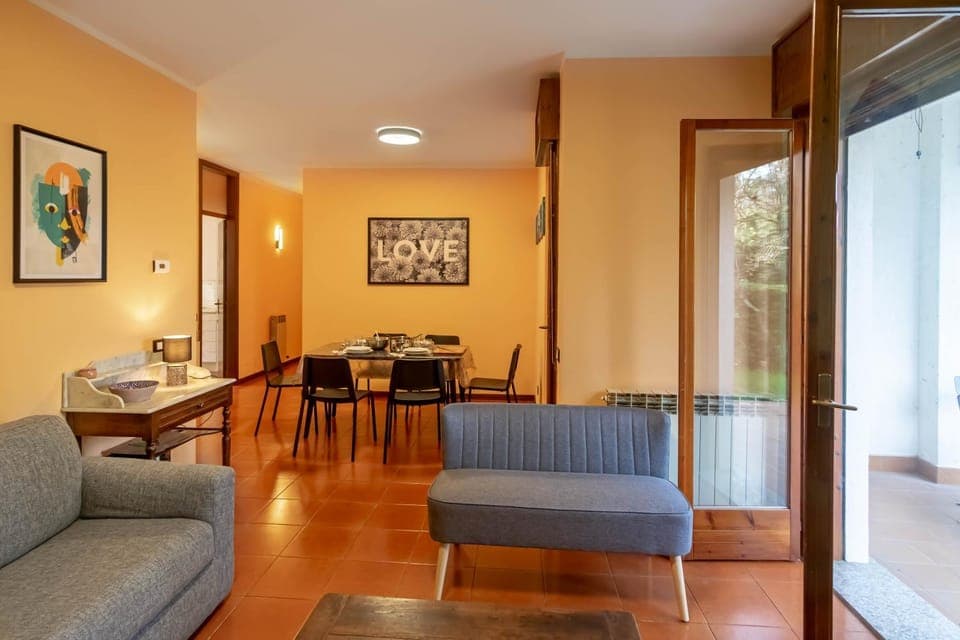 Living room, Dining area