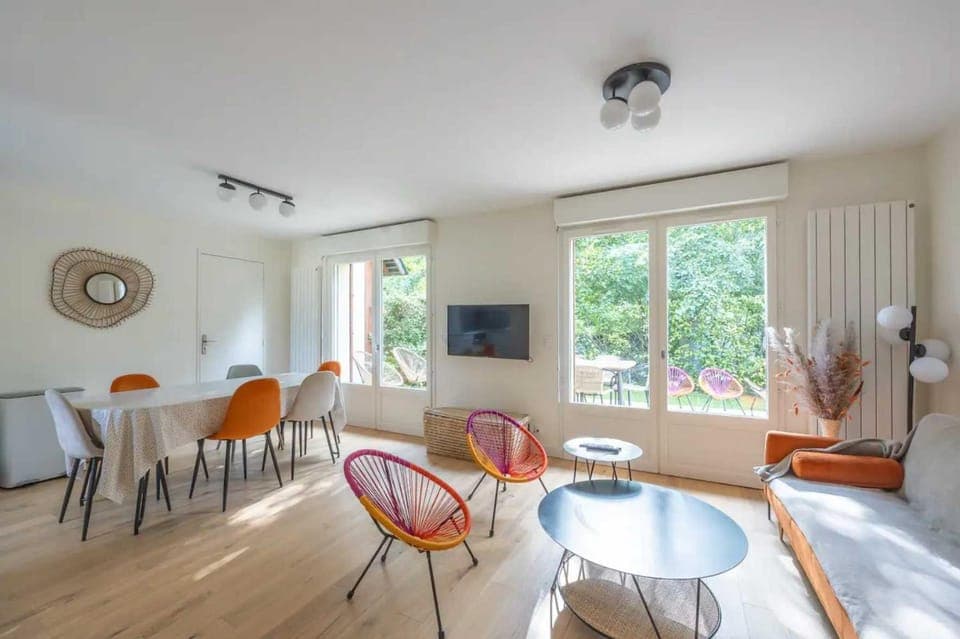 Garden, TV and multimedia, Living room, Dining area