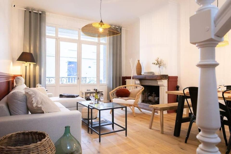 Living room, fireplace