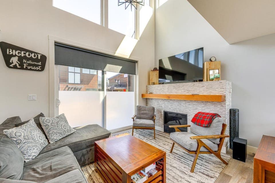 1 Mi to Lake: Upscale Condo in Whitefish Resort House in Whitefish