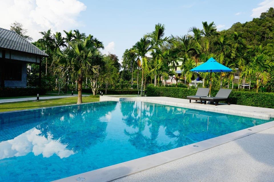 Swimming pool, Swimming pool