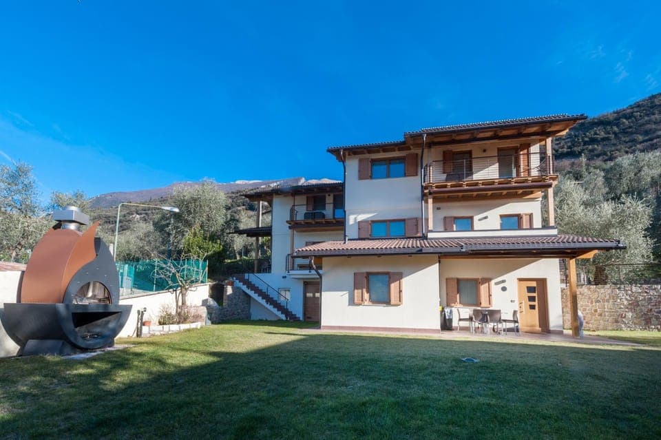 Facade/entrance, Bird's eye view, On site