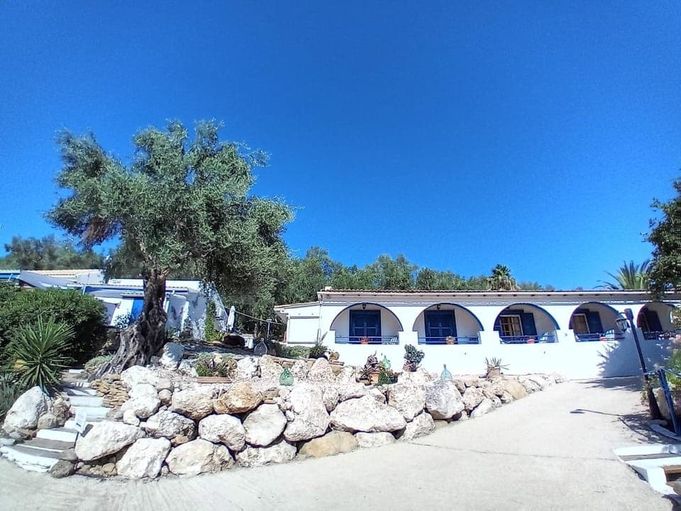 Property building, Garden, Garden view, Parking