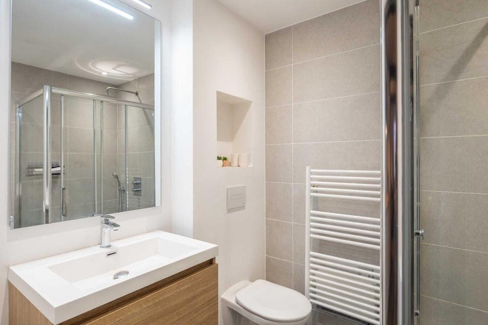 Shower, Toilet, Bathroom, towels