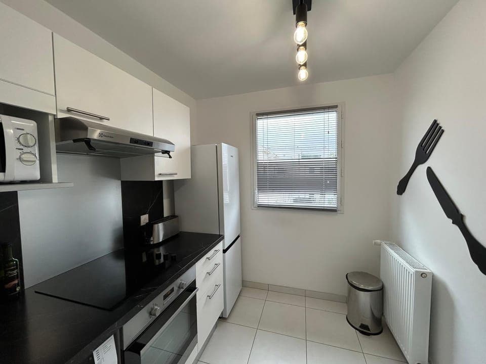 Coffee/tea facilities, dishwasher, microwave, oven, stove, toaster, washing machine, kitchen