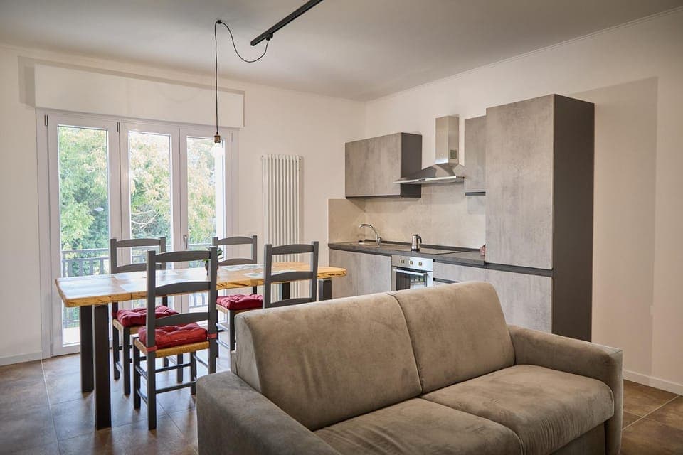 Kitchen or kitchenette, Seating area, Dining area, stove