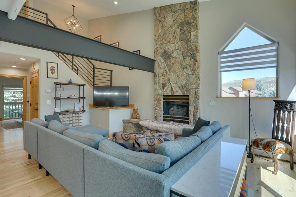 Edwards Townhome ~ 4 Mi to Beaver Creek Resort! House in Edwards