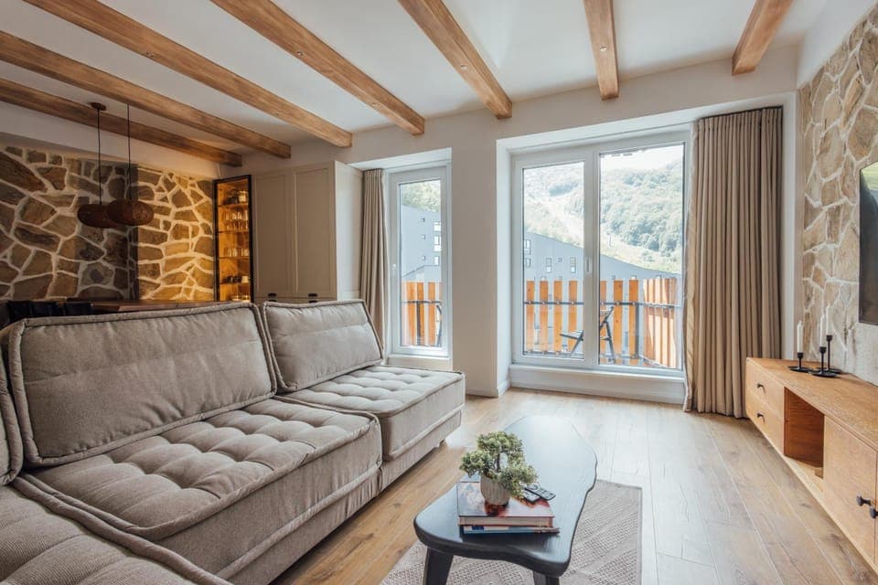 TV and multimedia, View (from property/room), Balcony/Terrace, Living room, Seating area