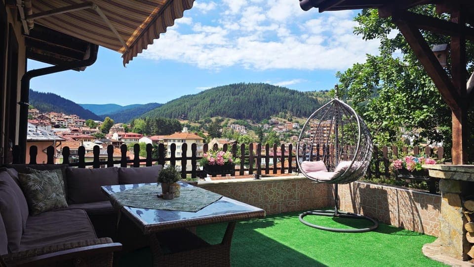 Property building, Natural landscape, View (from property/room), Seating area, City view, Garden view, Mountain view