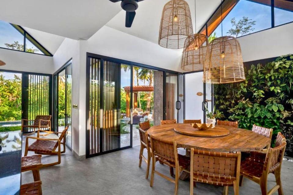 Seating area, Dining area