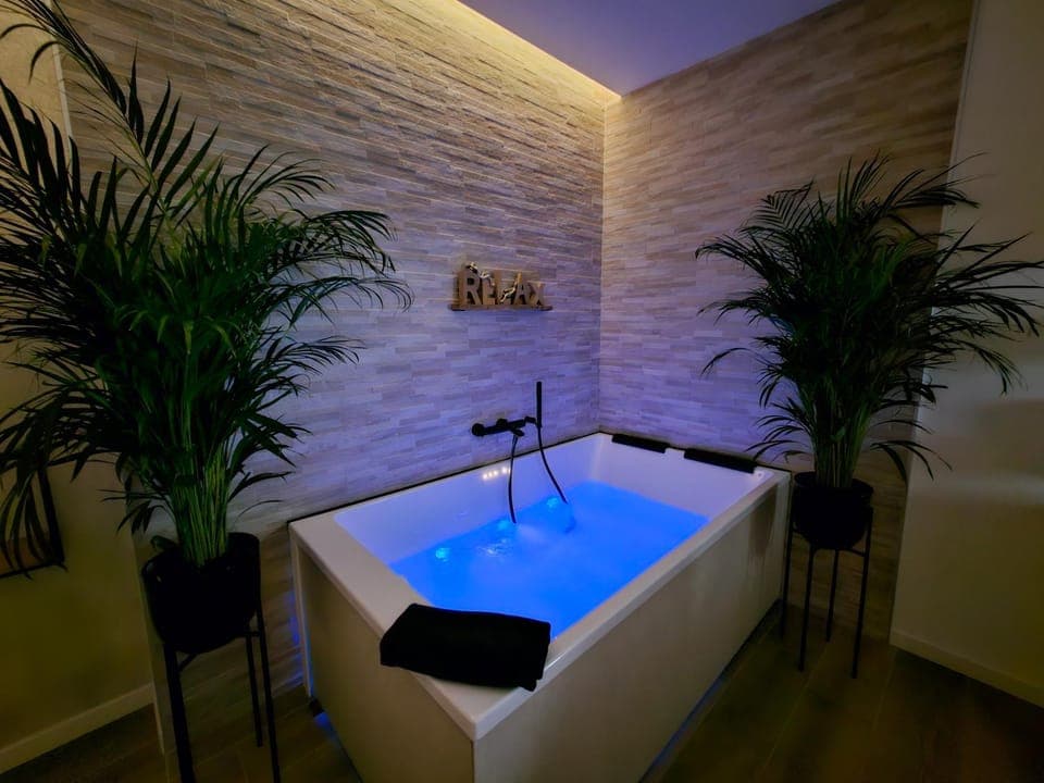 Hot Tub, Spa and wellness centre/facilities