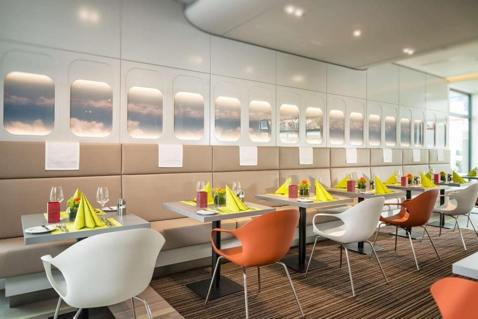 Restaurant/places to eat, Dining area, On site