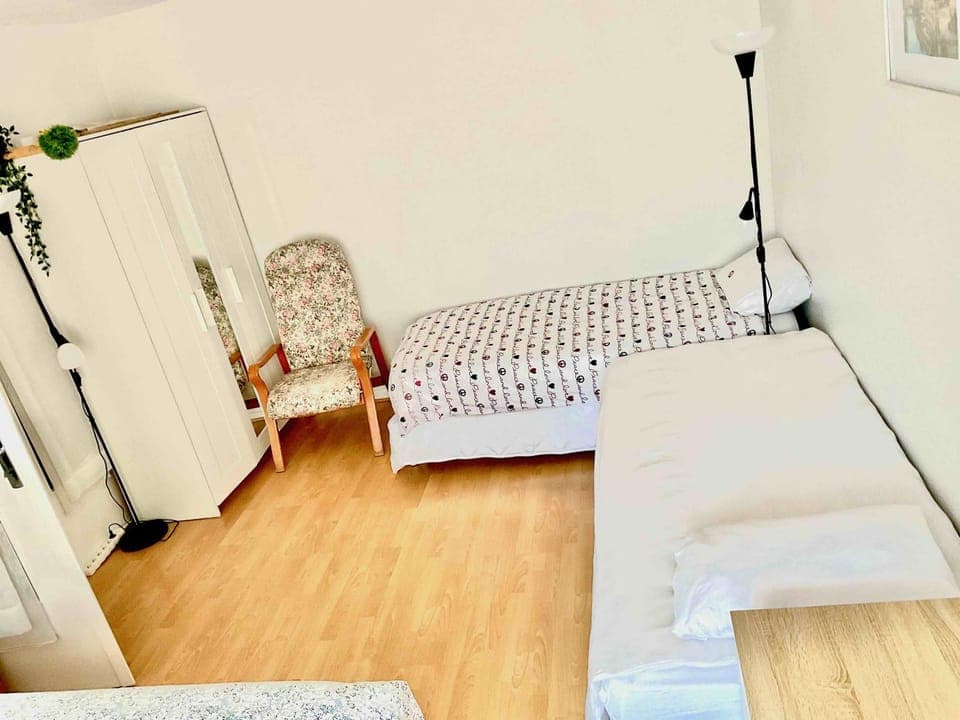 Bed, Photo of the whole room, Seating area, Bedroom