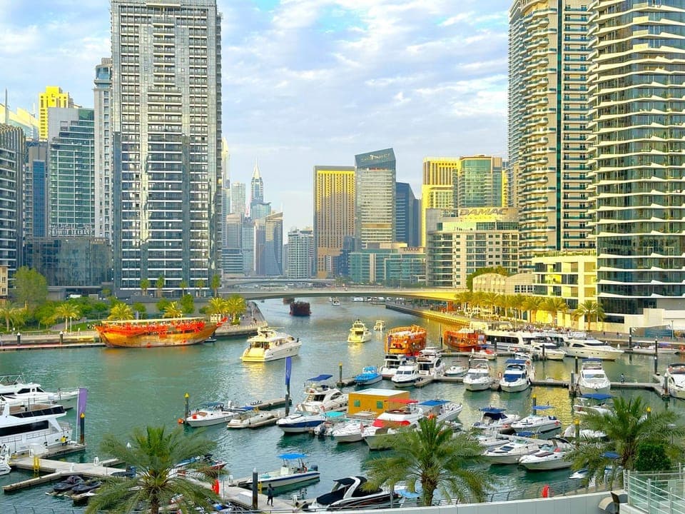 Property building, Nearby landmark, Communal lounge/ TV room, Off site, Day, Natural landscape, Activities, Evening entertainment, City view, Lake view, River view, Sea view, Location, Parking