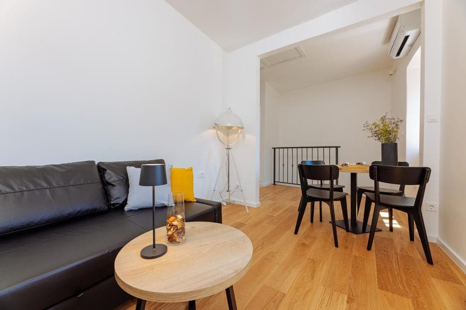 Living room, internet