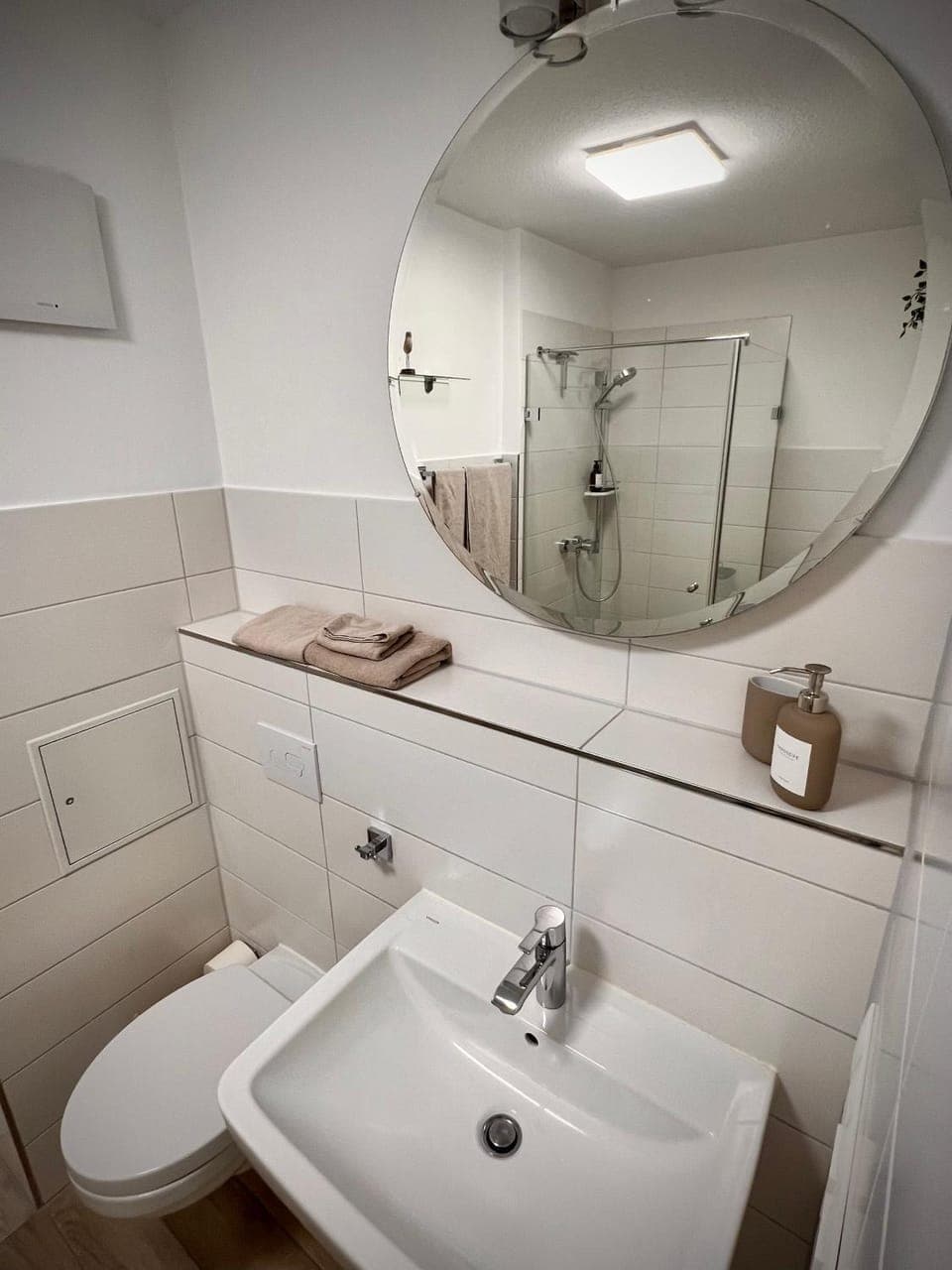 Shower, Bathroom, towels