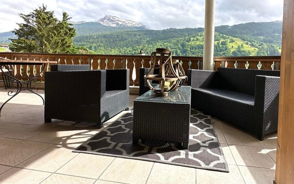 View (from property/room), Balcony/Terrace, Seating area, Mountain view