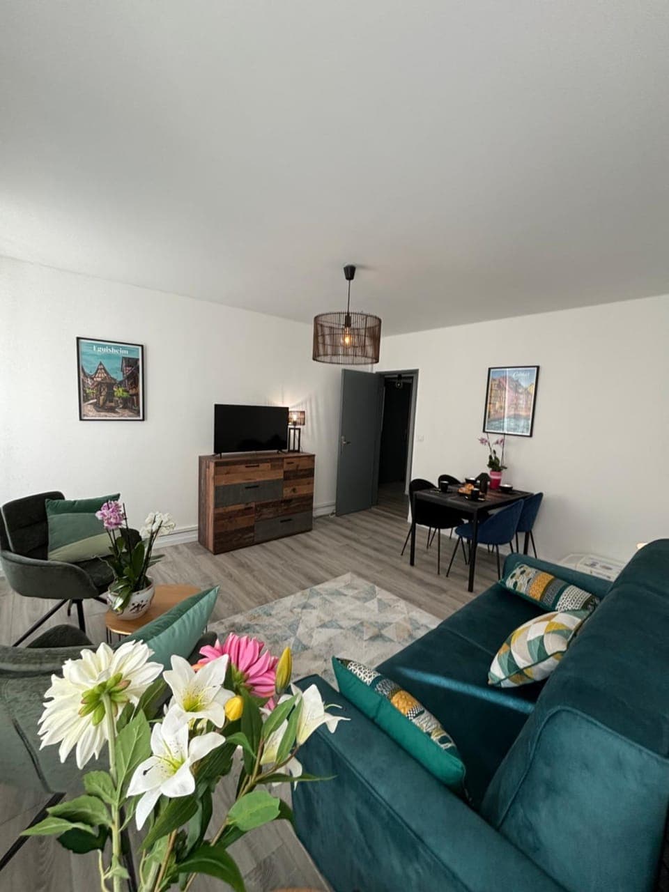 TV and multimedia, Living room, Bedroom