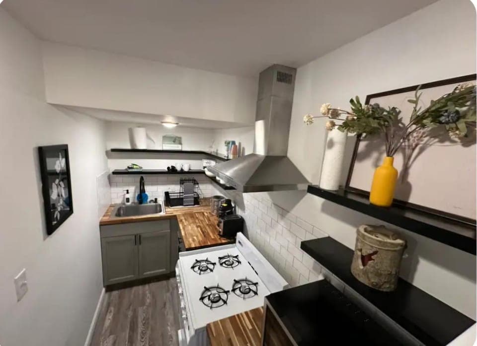 Kitchen or kitchenette, oven, stove