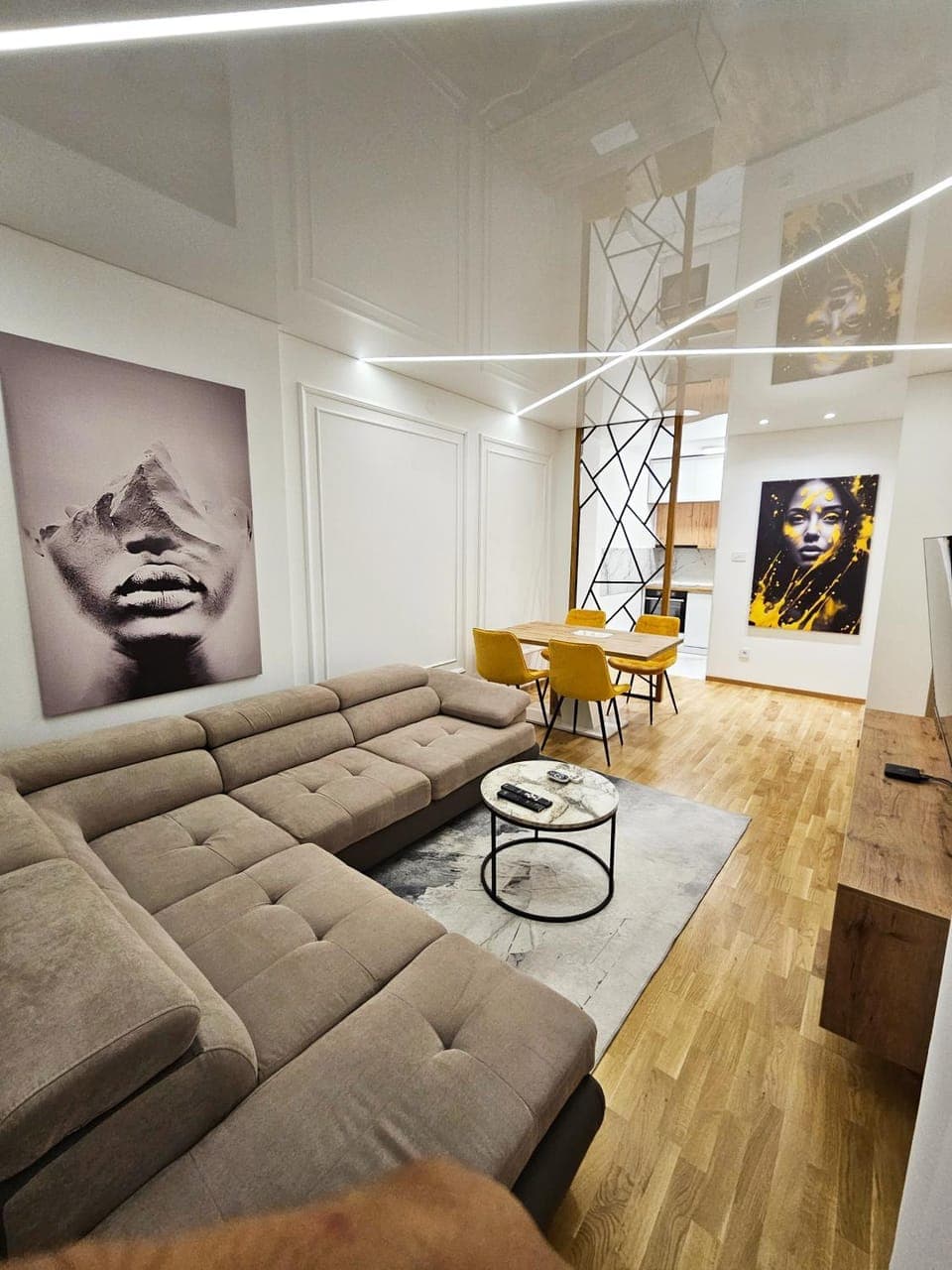 Living room, Seating area