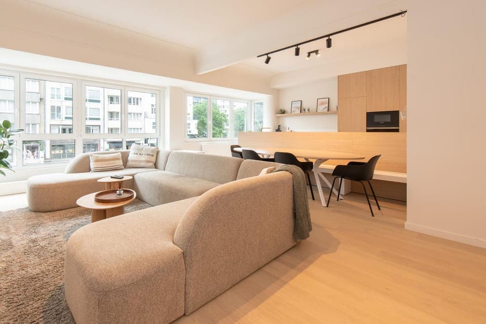 TV and multimedia, Living room, Seating area, Dining area