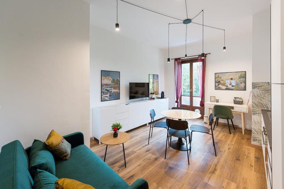 Living room, Seating area, Dining area, Evening entertainment