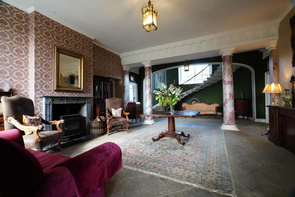 Living room, Seating area, fireplace