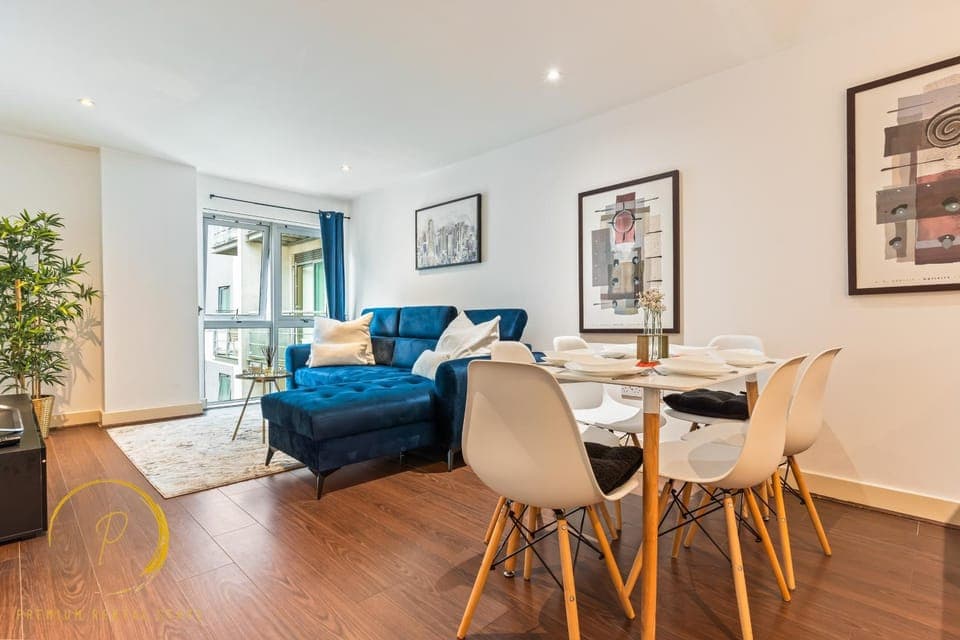 Living room, Seating area, Dining area