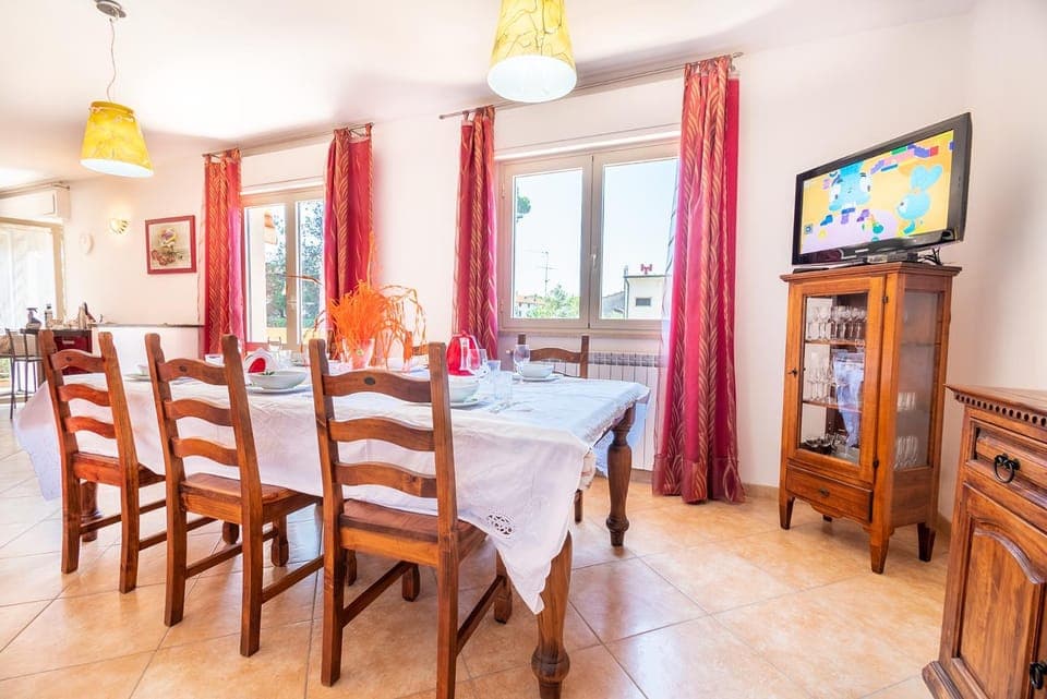 TV and multimedia, Living room, Dining area