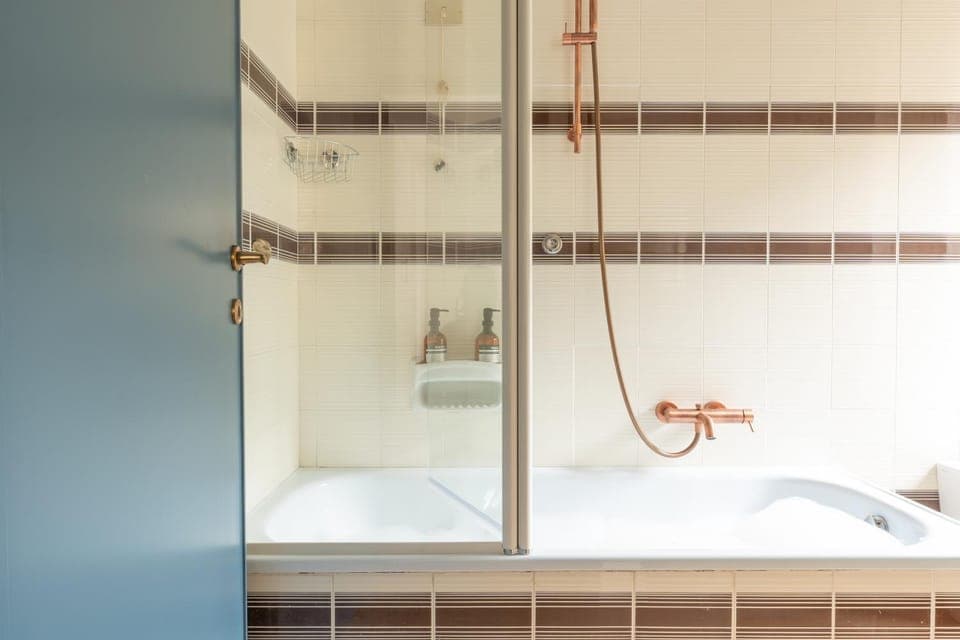 Shower, Toilet, Bathroom, Bath, bidet, hair dryier, towels