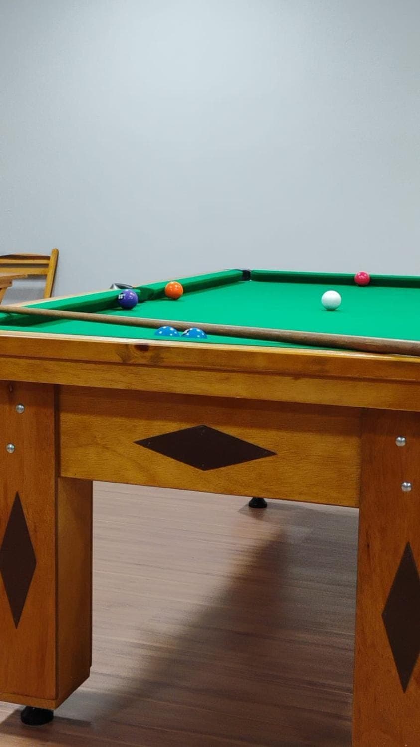 Restaurant/places to eat, Billiard, Lounge or bar